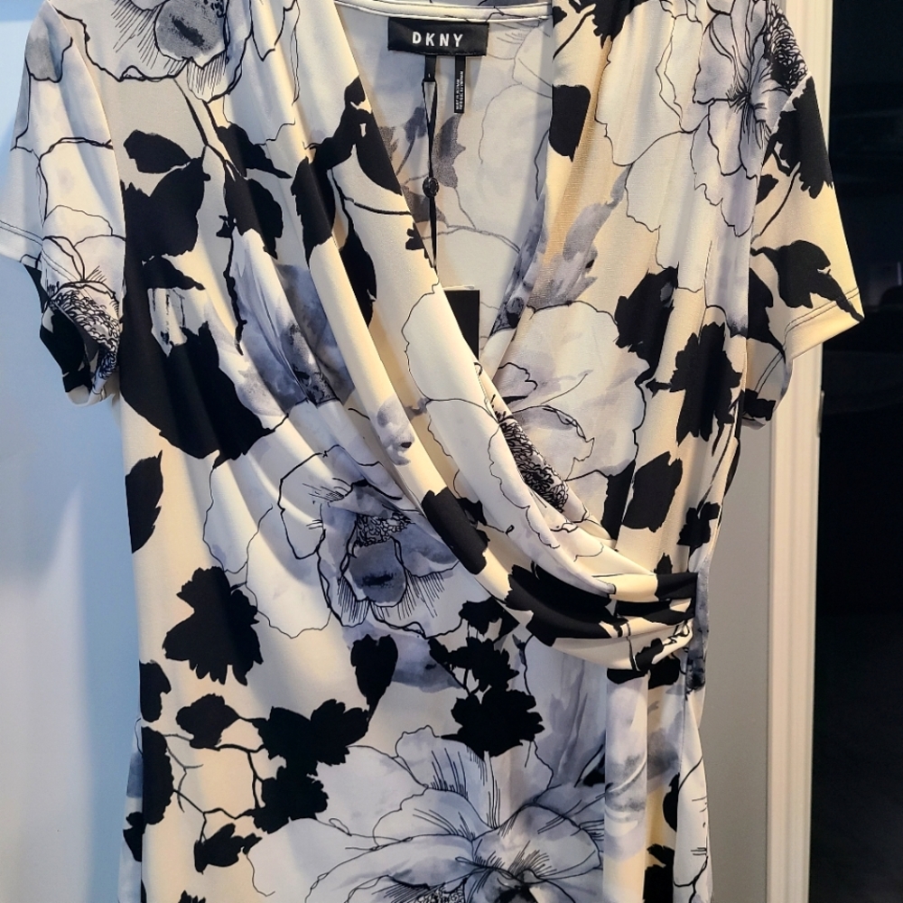 DKNY, White/Black Floral, Size women's large,